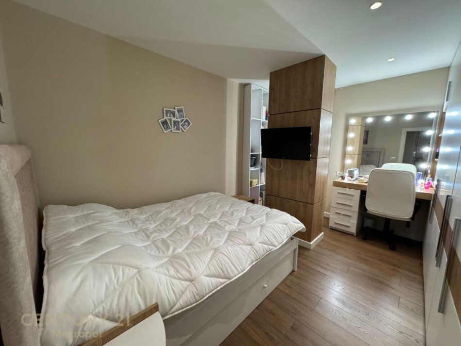 Tirane, jepet me qera apartament 2+1 Kati 7, 103 m² 900 € (Rruga e Elbasanit)