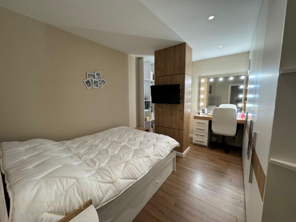 Tirane, jepet me qera apartament 2+1 Kati 7, 103 m² 900 € (Rruga e Elbasanit)