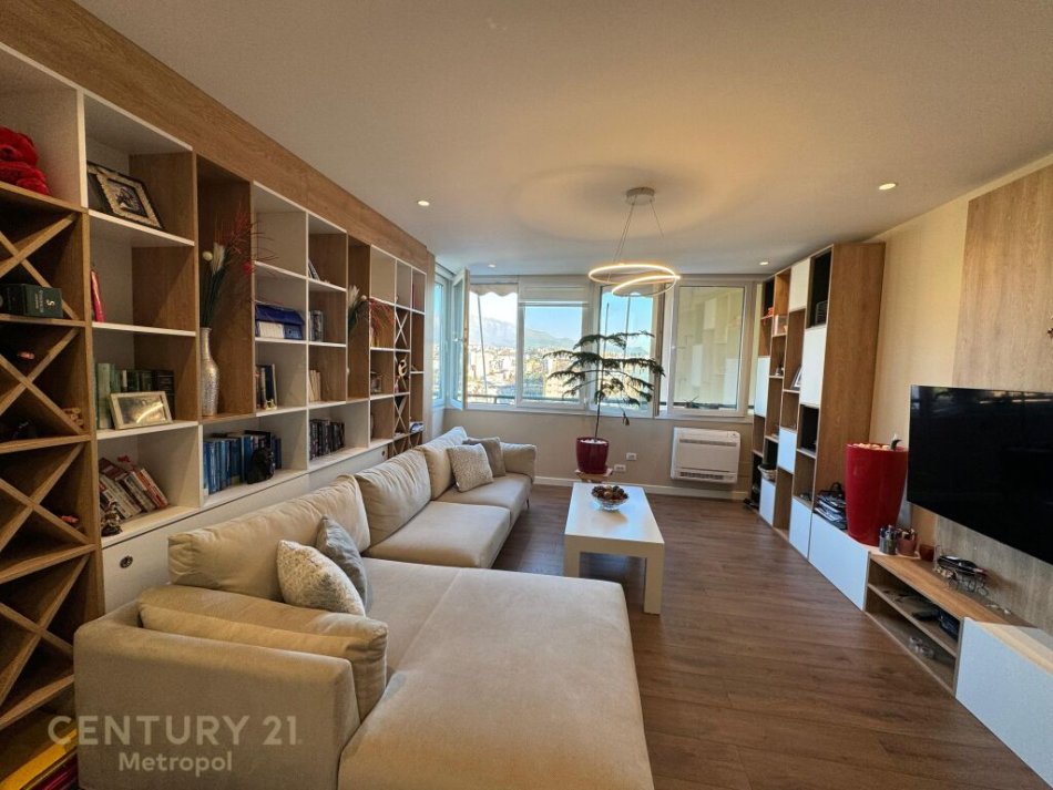Tirane, jepet me qera apartament 2+1 Kati 7, 103 m² 900 € (Rruga e Elbasanit)