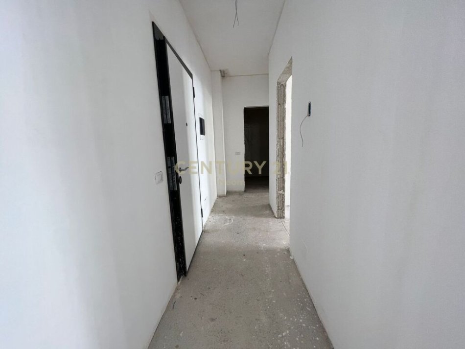 Tirane, shes apartament 2+1+Ballkon , 83 m² 83.330 € (Qendra Tregtare QTU)