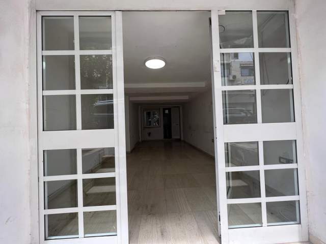 Tirane, jepet me qera ambjent biznesi Kati 0, 40 m² 300 Euro (piaca)