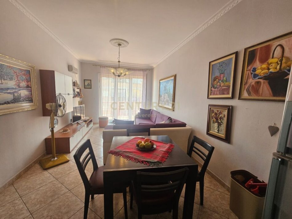 Tirane, jepet me qera apartament 2+1+Ballkon Kati 9, 105 m² 600 € (Vizion Plusi)