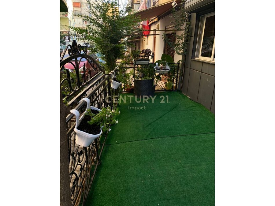Tirane, shitet lokal Kati 0, 185 m² 260.000 € (PORCELANI)