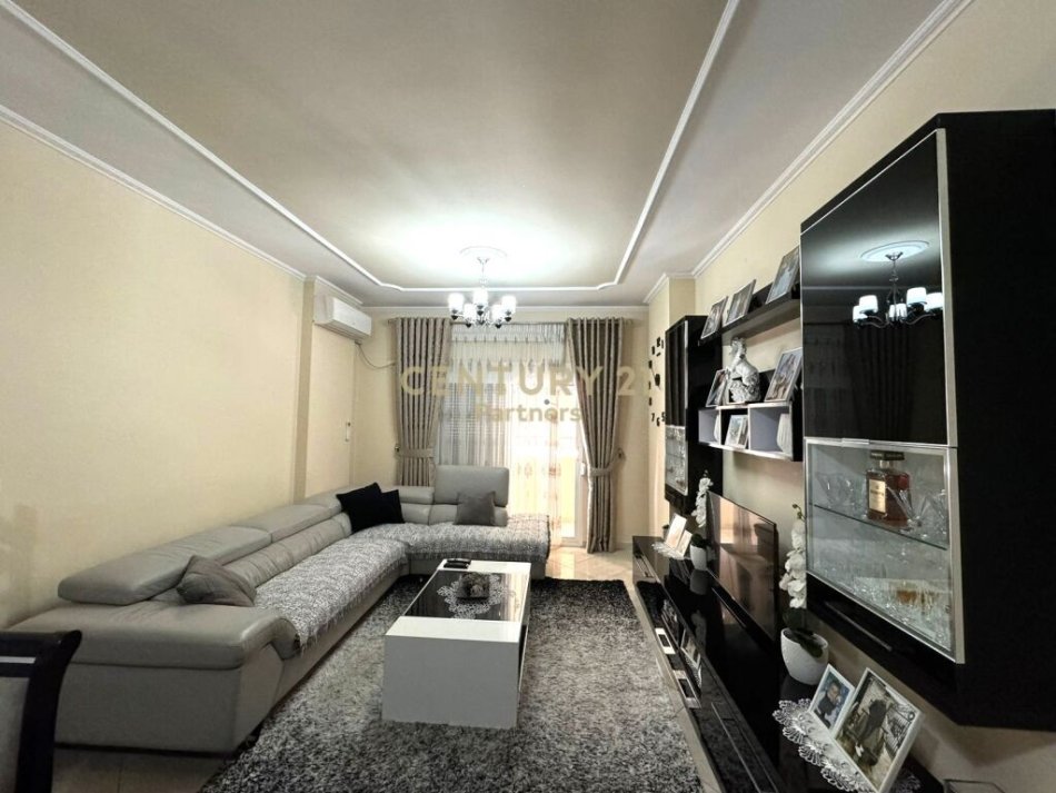 Tirane, shitet apartament 2+1 Kati 5, 97 m² 132.000 € (ASTIR)