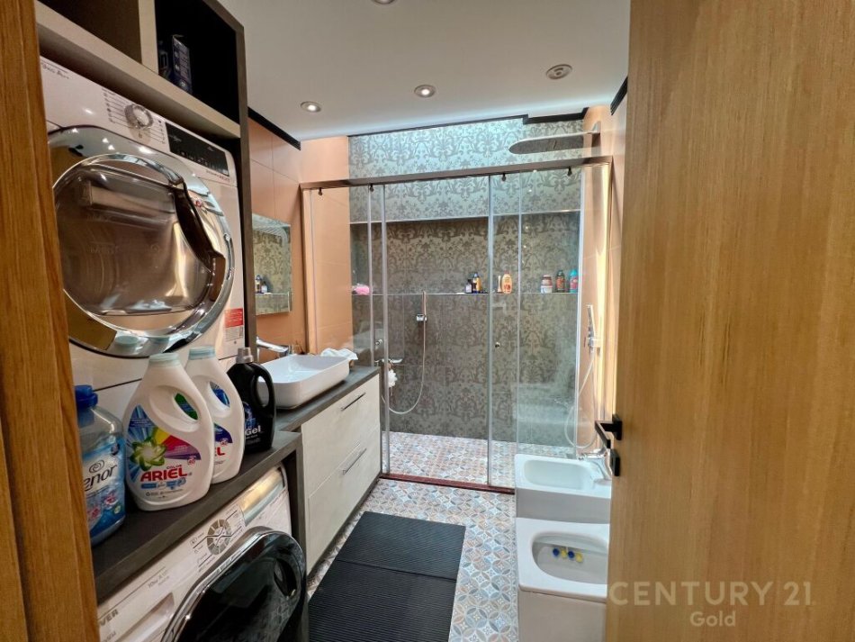 Tirane, shes apartament 3+1+3+(2 GARAZHE) , 189 m² 500.000 € (Komuna e Parisit)