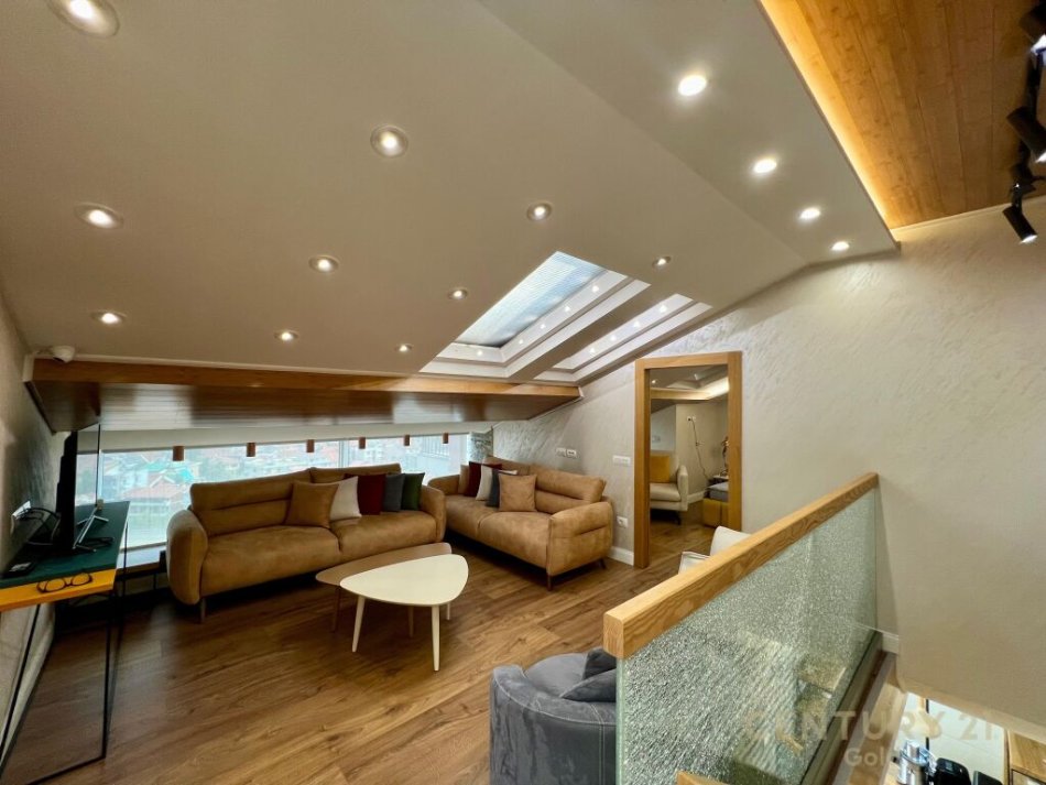 Tirane, shes apartament 3+1+3+(2 GARAZHE) , 189 m² 500.000 € (Komuna e Parisit)