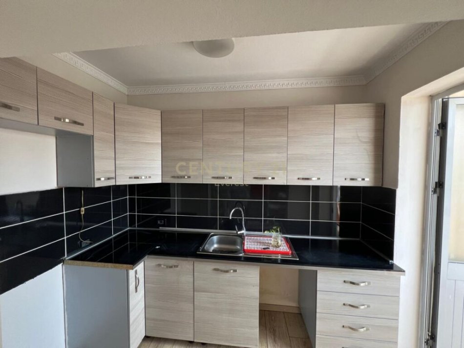 Tirane, shitet apartament duplex 3+1 Kati 2, 120 m² 168.000 € (ish tregu elektrik)