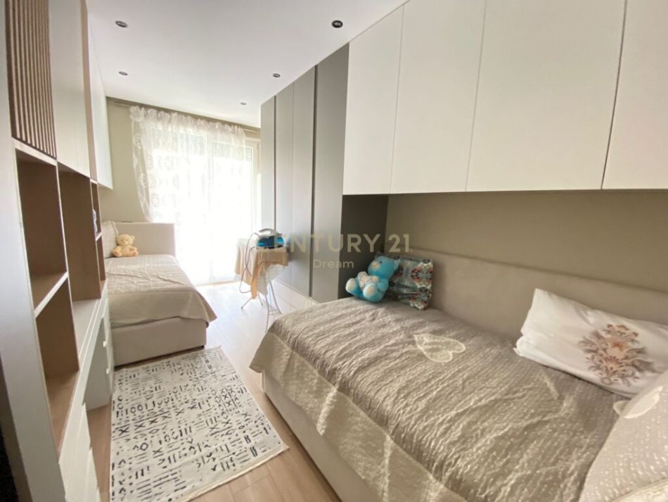Tirane, shes apartament 2+1+2+Ballkon , 120 m² 260.000 € (Kopshti Botanik Zoologjik)