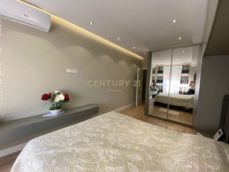 Tirane, shitet apartament 2+1 Kati 2, 120 m² 260.000 € (Kopeshti botanik)