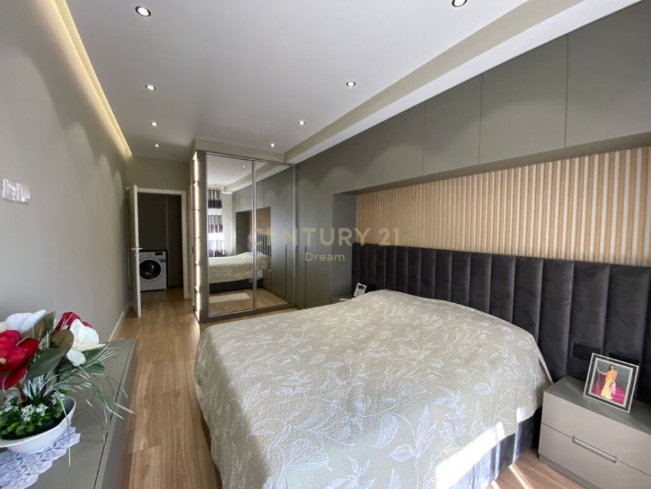 Tirane, shitet apartament 2+1 Kati 2, 120 m² 260.000 € (Kopeshti botanik)