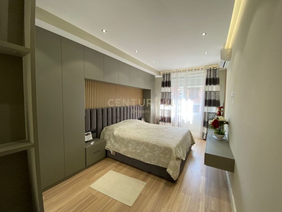 Tirane, shes apartament 2+1+2+Ballkon , 120 m² 260.000 € (Kopshti Botanik Zoologjik)