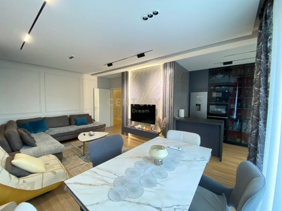 Tirane, shes apartament 2+1+2+Ballkon , 120 m² 260.000 € (Kopshti Botanik Zoologjik)