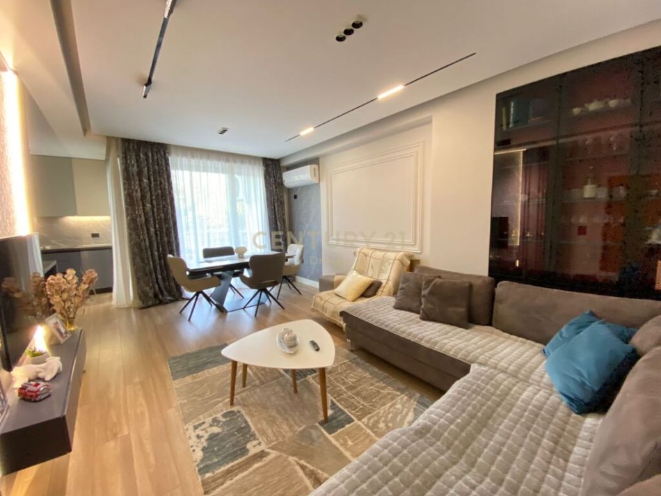 Tirane, shes apartament 2+1+2+Ballkon , 120 m² 260.000 € (Kopshti Botanik Zoologjik)