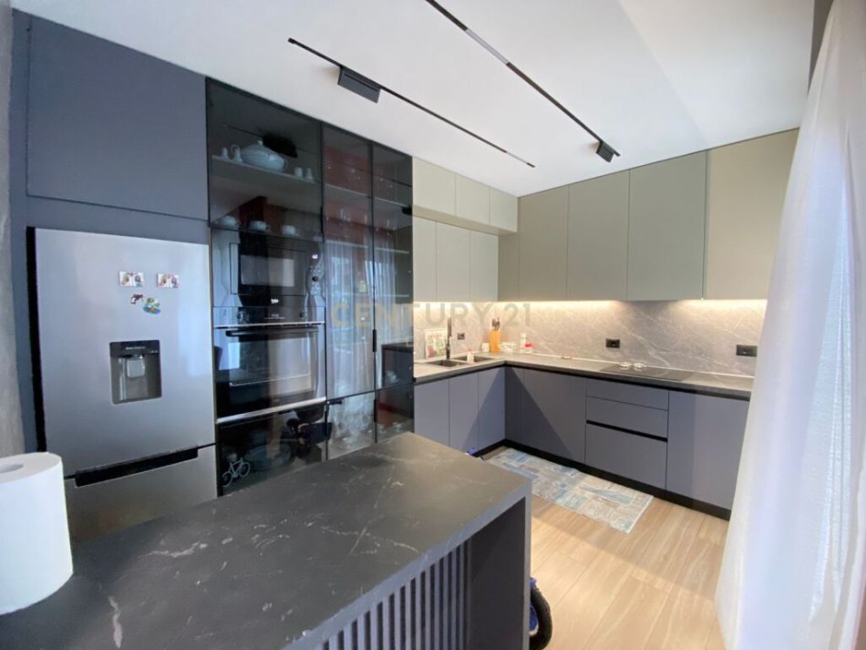 Tirane, shes apartament 2+1+2+Ballkon , 120 m² 260.000 € (Kopshti Botanik Zoologjik)