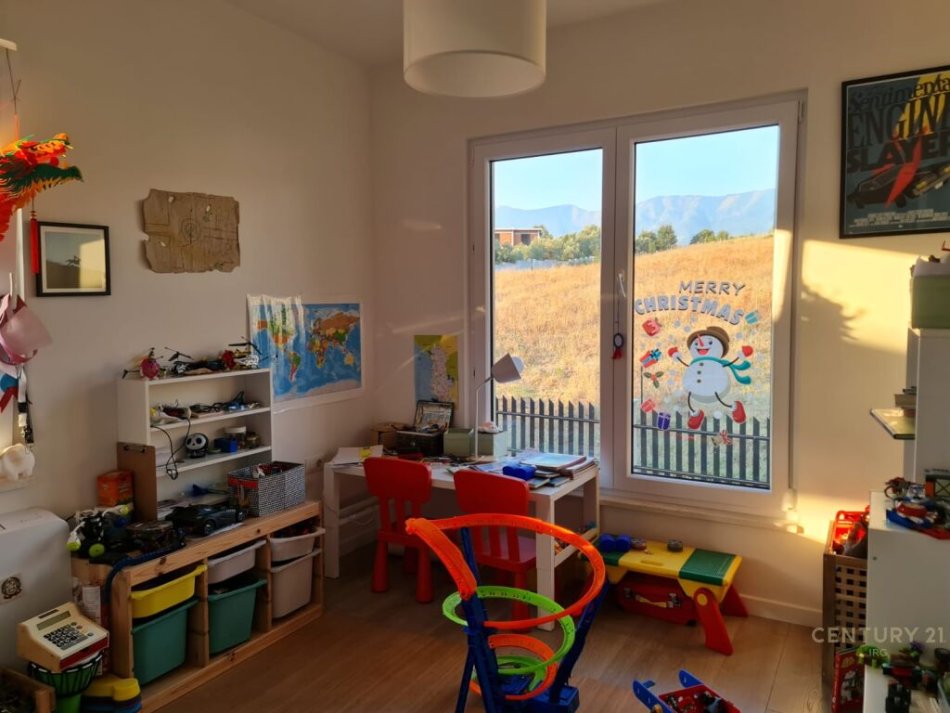 Tirane, jepet me qera 4+1 Kati 1, 256 m² 3.000 € (TEG)