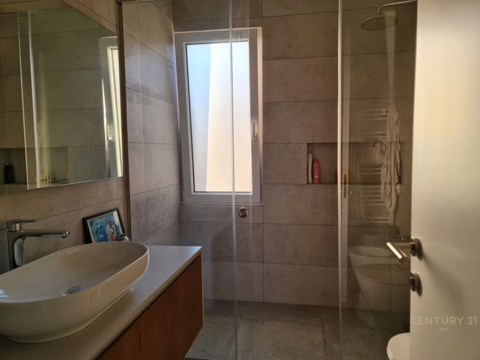 Tirane, jepet me qera 4+1 Kati 1, 256 m² 3.000 € (TEG)