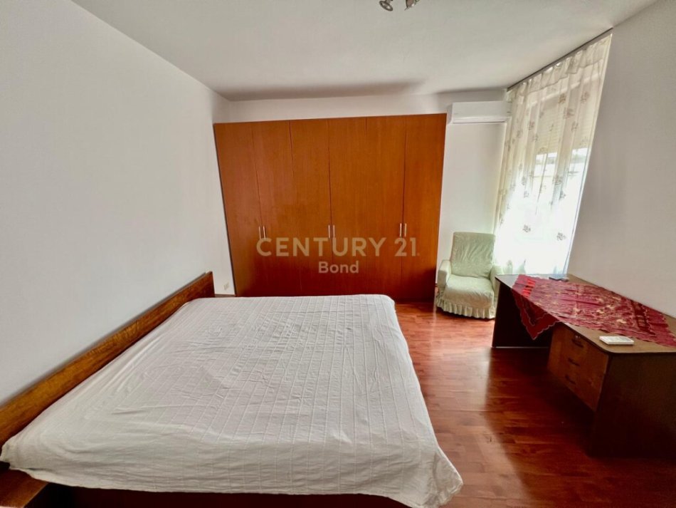 Tirane, jap me qera apartament 2+1+Aneks+Ballkon Kati 4, 129 m² 700 € (ish Tregu Elektrik)