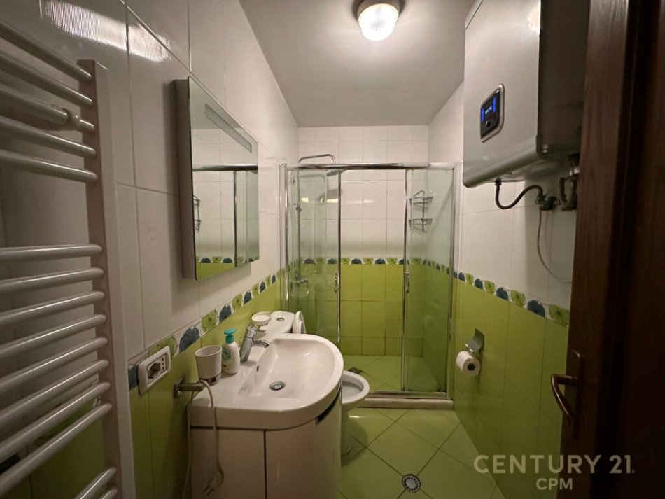 Tirane, jap me qera apartament 2+1+2+Post Parkimi+Ballkon , 125 m² 800 € (Kompleksi Kolombo, Liqeni i Thatë)