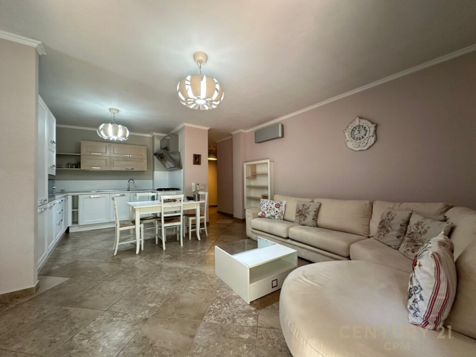 Tirane, jap me qera apartament 2+1+2+Post Parkimi+Ballkon , 125 m² 800 € (Kompleksi Kolombo, Liqeni i Thatë)