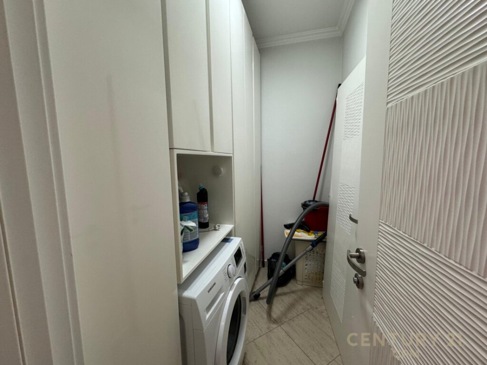Tirane, shes apartament 2+1+2+Ballkon , 107 m² 321.000 € (Ish Blloku)
