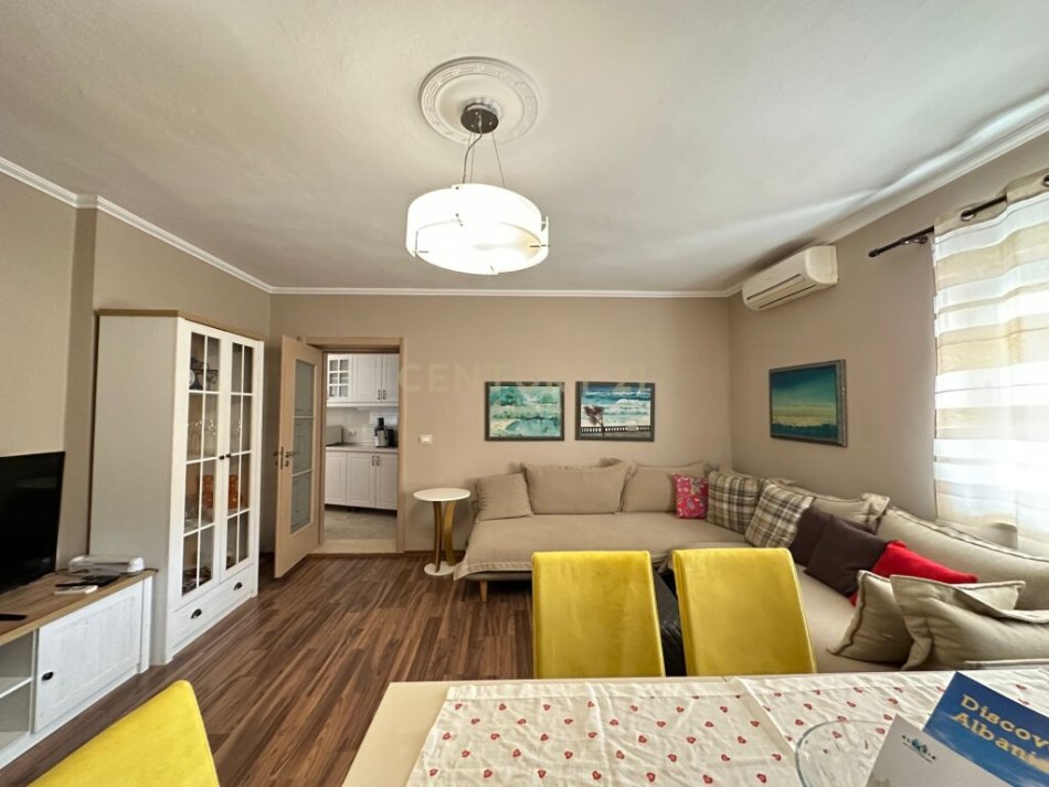 Tirane, jepet me qera apartament 2+1 Kati 3, 80 m² 700 € (Pazari I ri)
