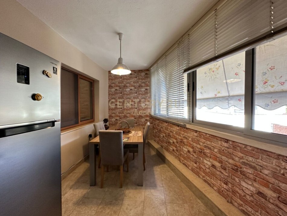 Tirane, jepet me qera apartament 2+1 Kati 3, 80 m² 700 € (Pazari I ri)
