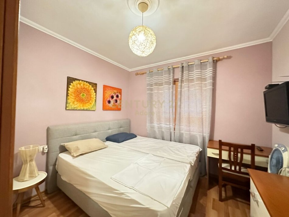 Tirane, jepet me qera apartament 2+1 Kati 3, 80 m² 700 € (Pazari I ri)