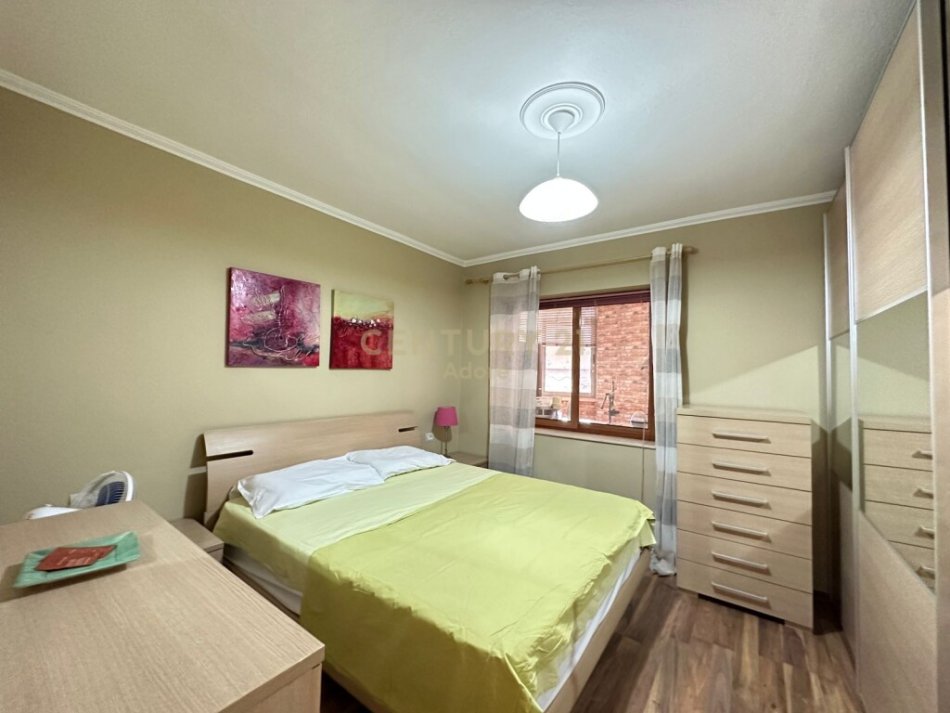 Tirane, jepet me qera apartament 2+1 Kati 3, 80 m² 700 € (Pazari I ri)