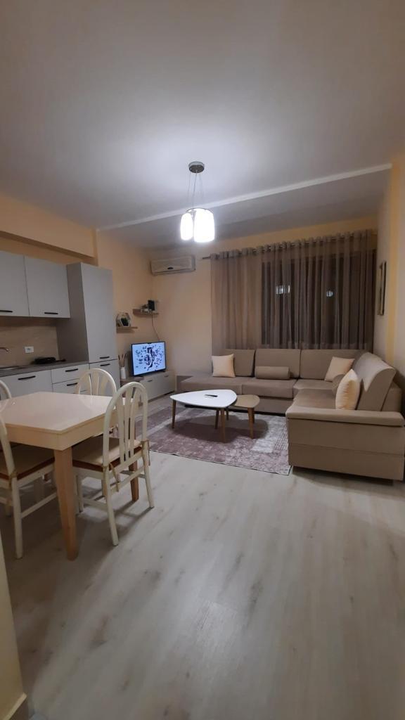 Tirane, jepet me qera apartament 1+1+BLK Kati 2, 54 m² 420 Euro (Stacioni i fundit i Tiranes se Re)
