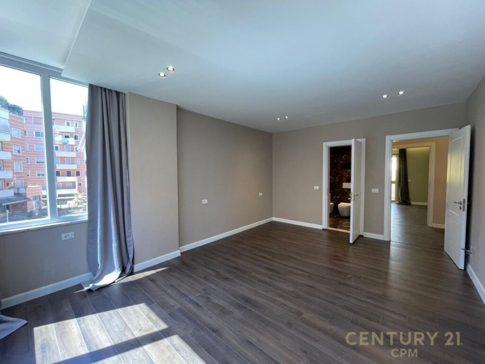 Tirane, shes apartament 2+1+2 , 121 m² 210.000 € (Kopshti Botanik Zoologjik)