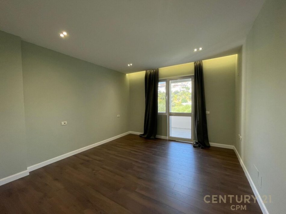Tirane, shitet apartament 2+1 Kati 2, 121 m² 210.000 € (Kopeshti botanik)