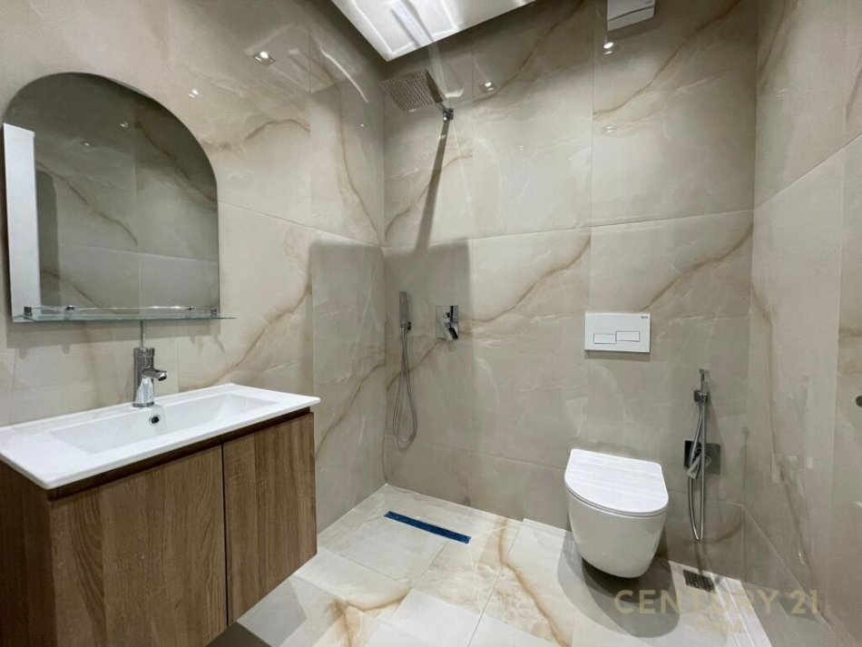 Tirane, shes apartament 2+1+2 , 121 m² 210.000 € (Kopshti Botanik Zoologjik)