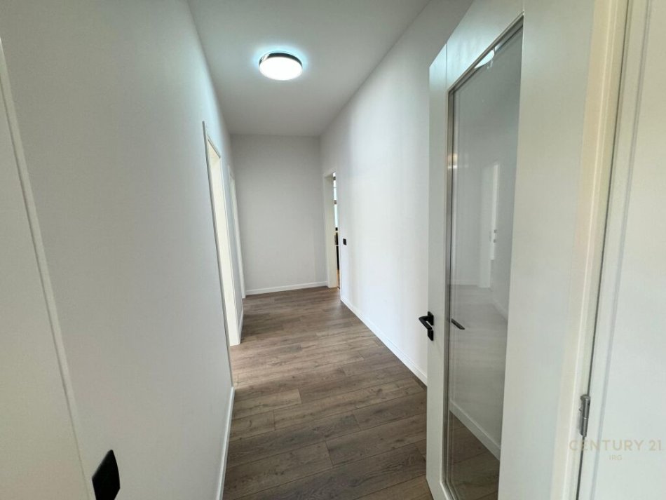 Tirane, shes apartament 2+1+2+Ballkon , 120 m² 230.000 € (Liqeni i Thatë)