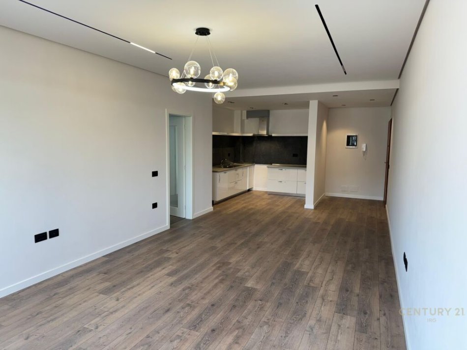 Tirane, shes apartament 2+1+2+Ballkon , 120 m² 230.000 € (Liqeni i Thatë)
