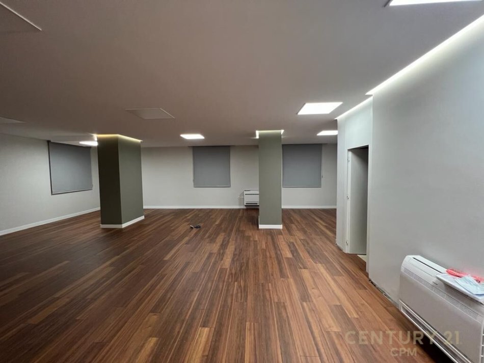 Tirane, shitet ambjent biznesi Kati 1, 140 m² 399.000 € (Shallvaret)