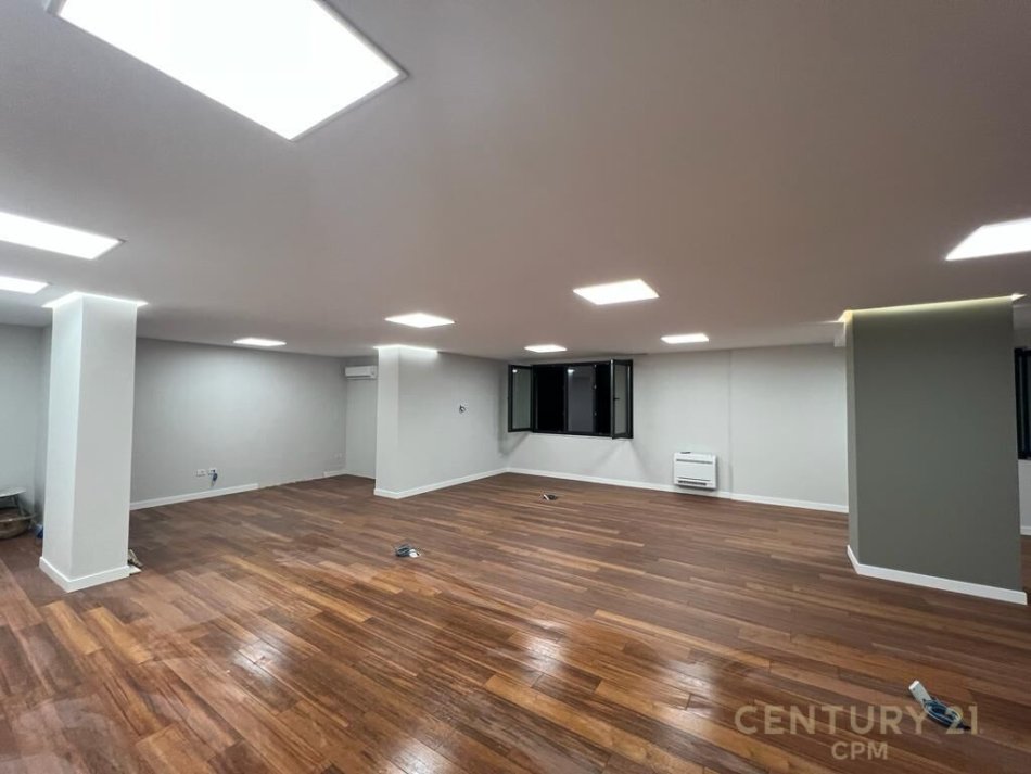 Tirane, shitet ambjent biznesi Kati 1, 140 m² 399.000 € (Shallvaret)