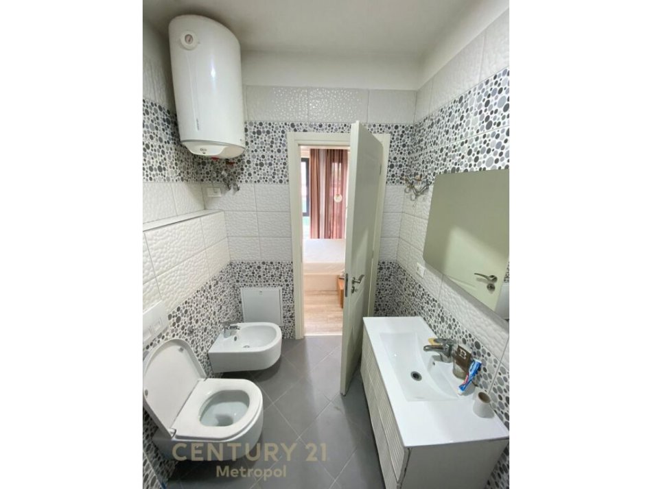 Tirane, jepet me qera apartament 2+1 Kati 4, 90 m² 1.300 € (Rruga e Elbasanit)