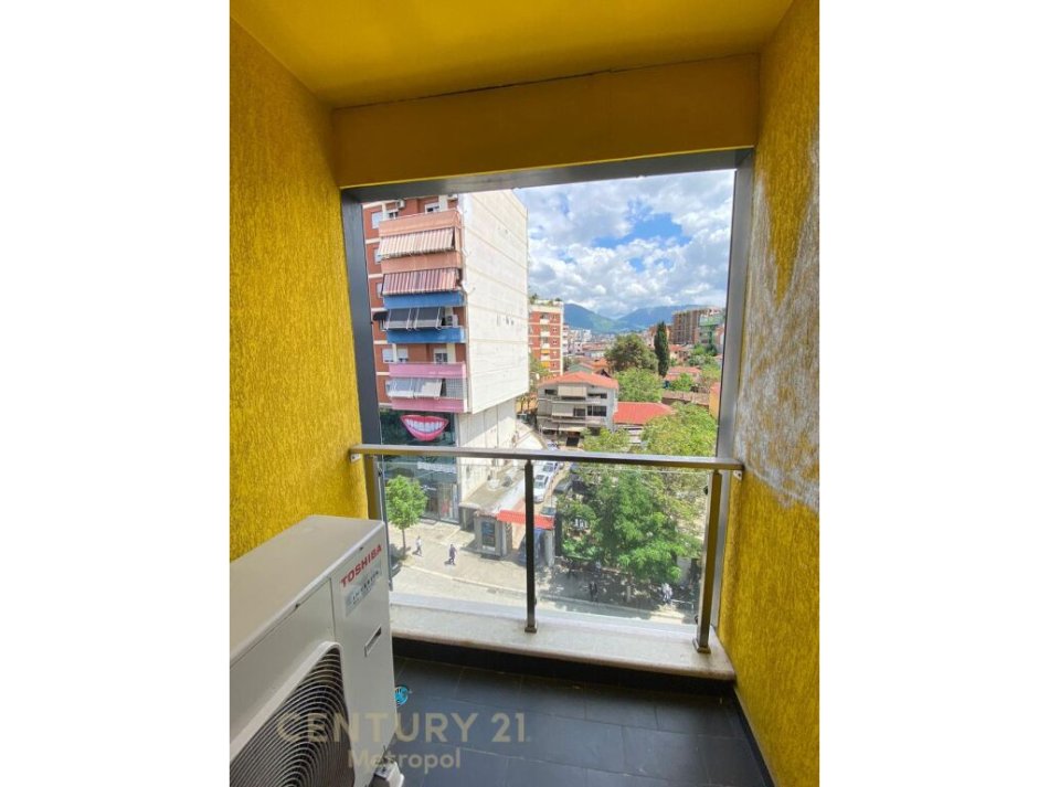 Tirane, jepet me qera apartament 2+1 Kati 4, 90 m² 1.300 € (Rruga e Elbasanit)