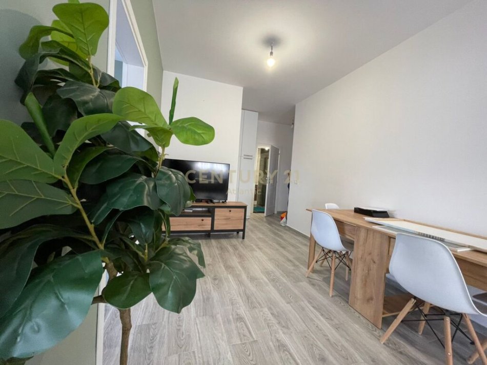 Durres, shitet apartament 2+1+Ballkon Kati 7, 87 m² 135.000 € (PLAZH RROTA KUQE)