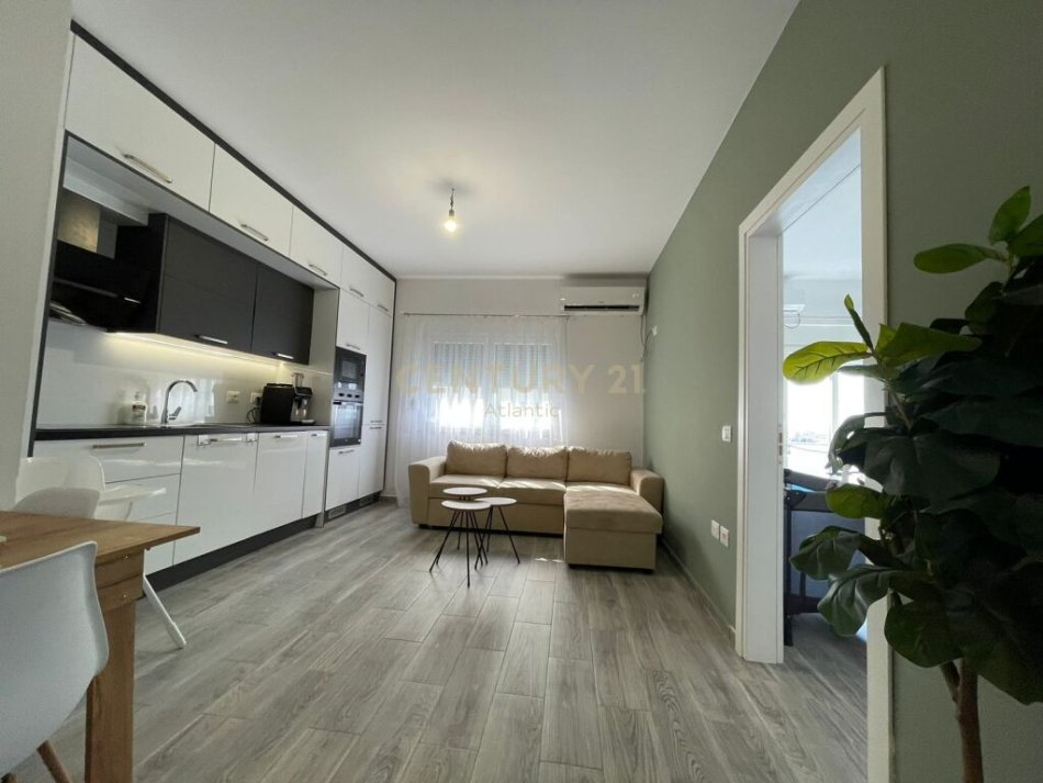 Durres, shitet apartament 2+1+Ballkon Kati 7, 87 m² 135.000 € (PLAZH RROTA KUQE)