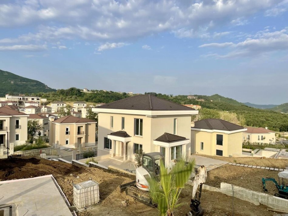 Tirane, shitet Vile 4+1 Kati 2, 268 m² 1.000.000 € (lunder)