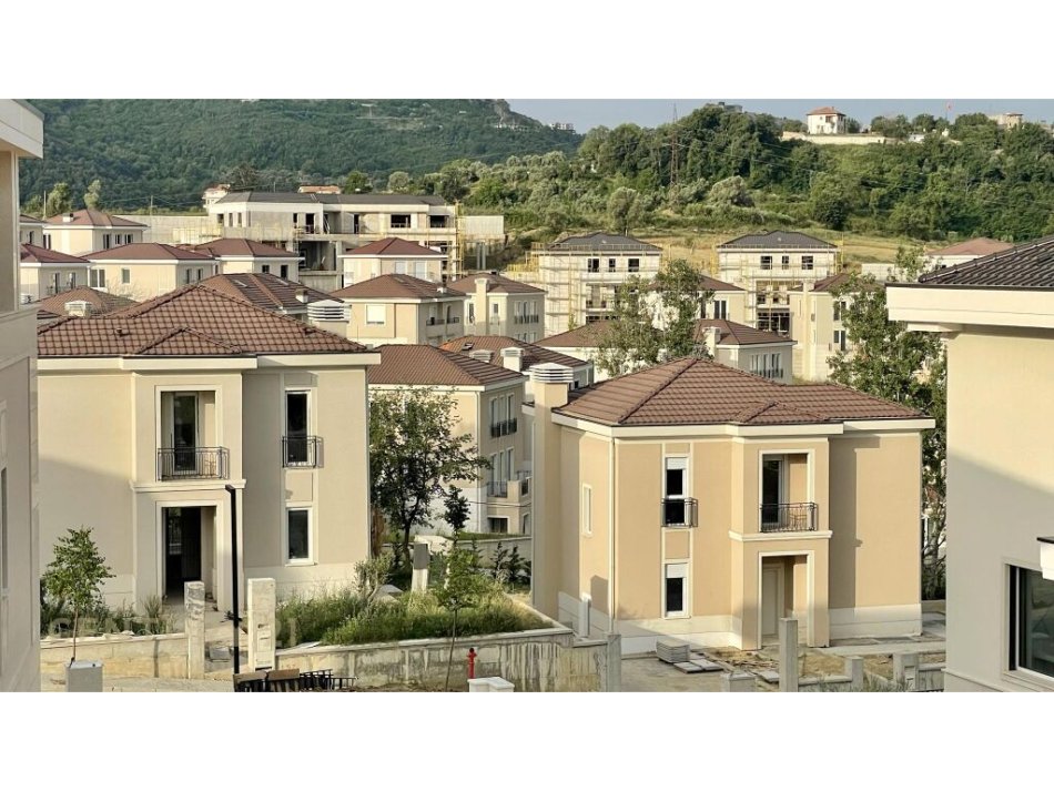 Tirane, shitet Vile 4+1 Kati 2, 268 m² 1.000.000 € (lunder)