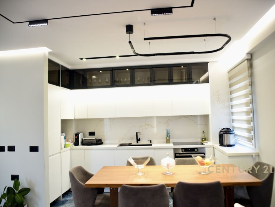 Tirane, shes apartament 2+1+Ballkon , 110 m² 270.000 € (Kopshti Botanik Zoologjik)