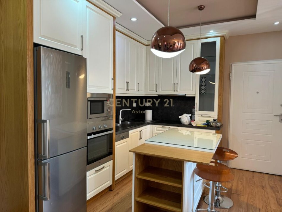 Tirane, shitet apartament 2+1 Kati 5, 105 m² 220.000 € (Raddison,liqeni thate) astoria98400