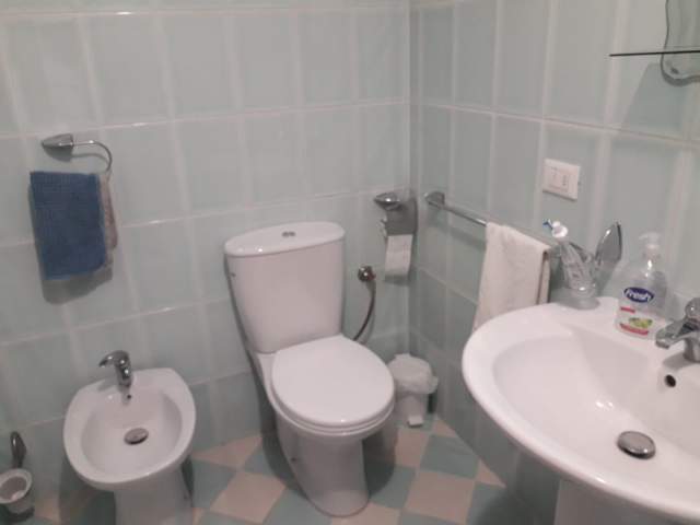 Tirane, jepet me qera apartament 2+1 Kati 9, 110 m² 700 Euro TEk Barrikadat prane Mon Amour