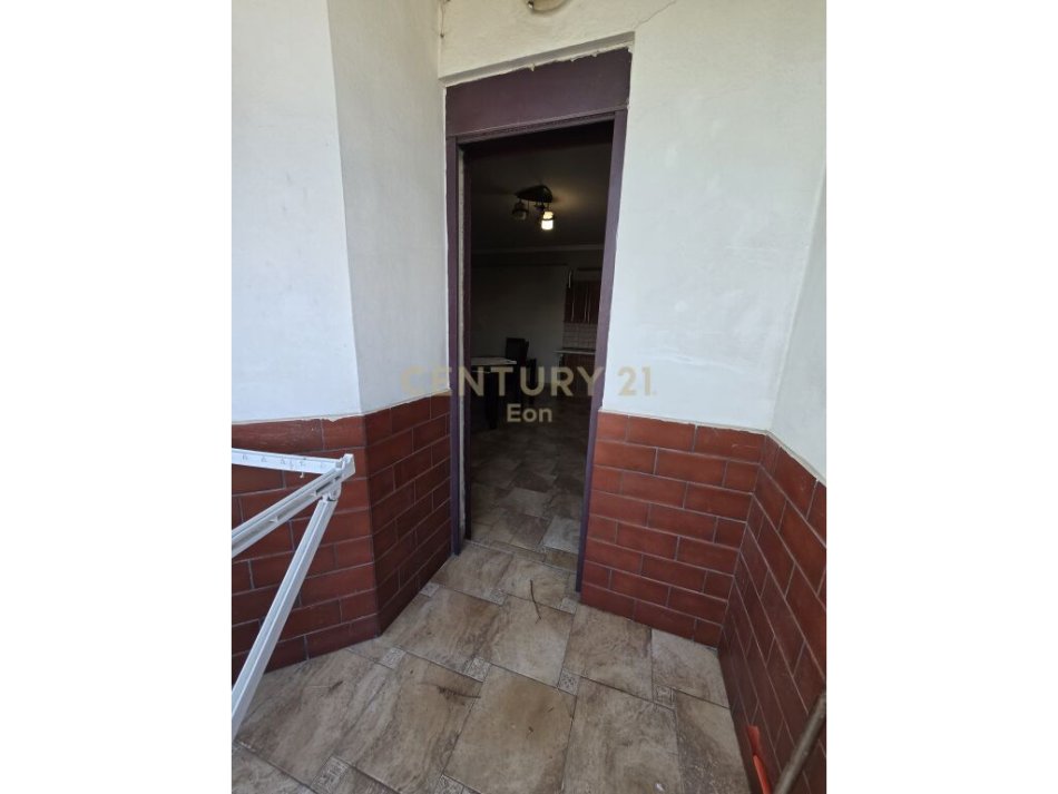 Durres, jepet me qera apartament 2+1 Kati 3, 90 m² (Stadiumi)