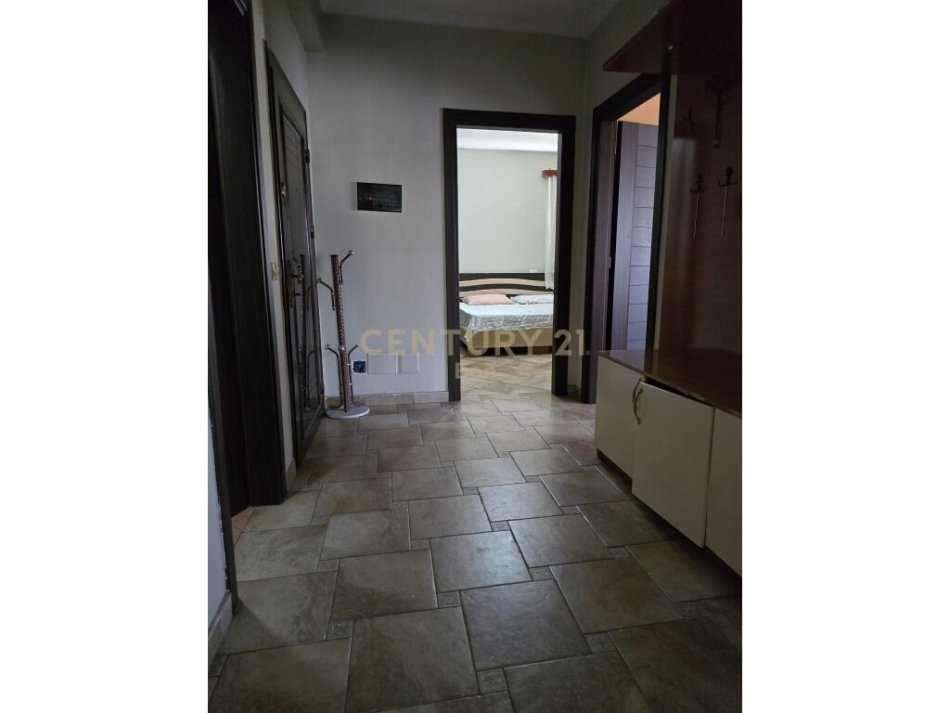 Durres, jepet me qera apartament 2+1 Kati 3, 90 m² (Stadiumi)