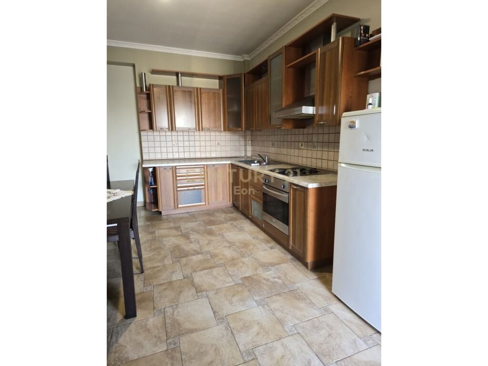 Durres, jepet me qera apartament 2+1 Kati 3, 90 m² (Stadiumi)