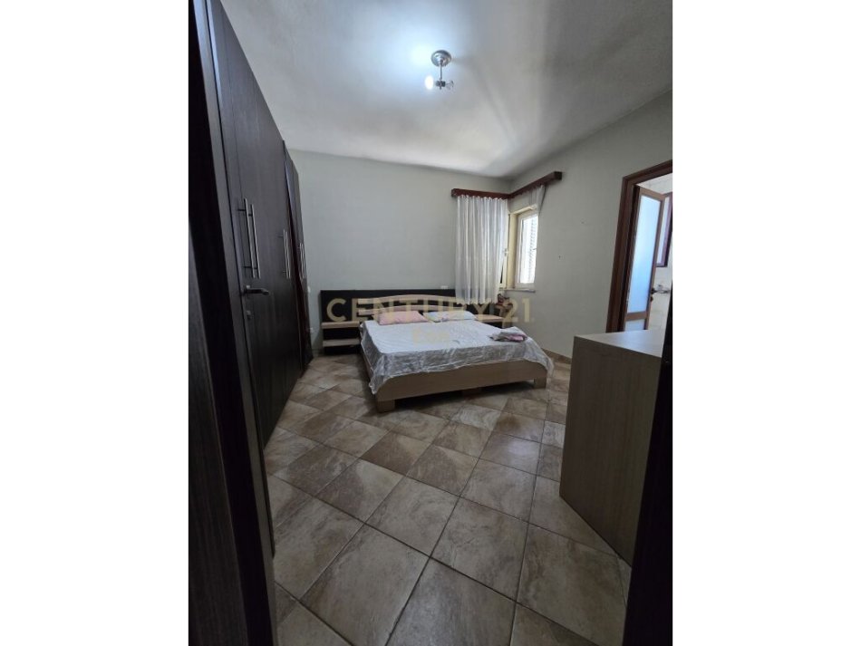 Durres, jepet me qera apartament 2+1 Kati 3, 90 m² (Stadiumi)