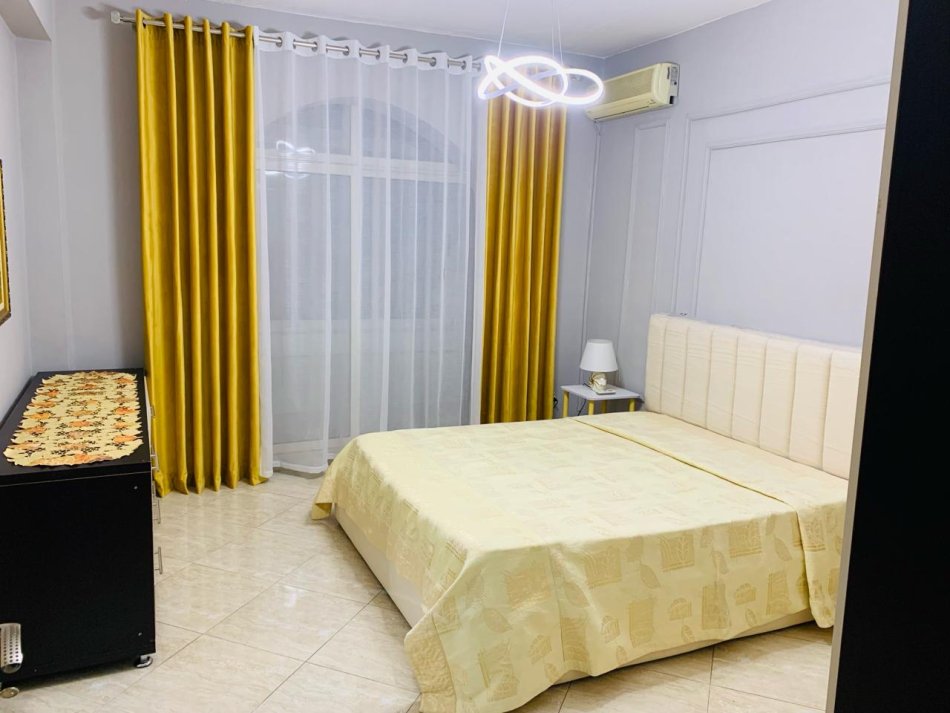 Tirane, jepet me qera apartament 2+1 Kati 5, 110 m² 500 € (Rruga e Kavajes)